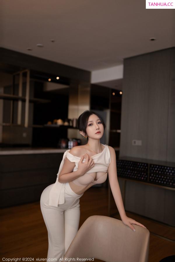 鱼子酱fish  [XiuRen]高清写真图 2024.11.15 No.9457 鱼子酱Fish 丝袜美腿第21张图片